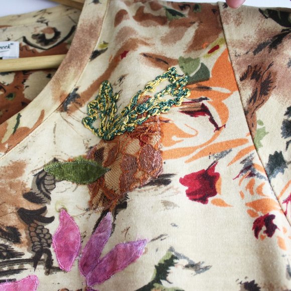 Multi Color and Embellished V-Neck Top Size M - Picture 7 of 9